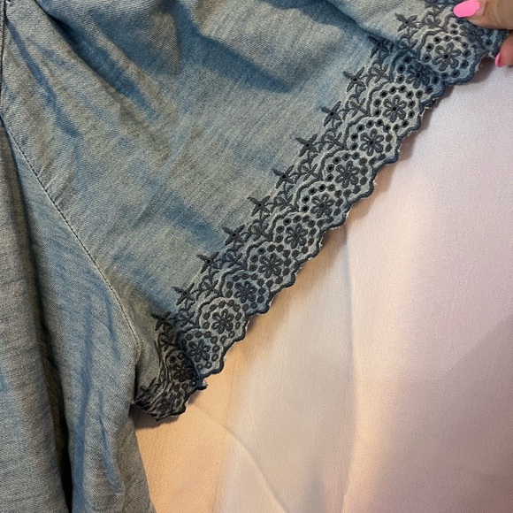 Old Navy Embroidered Blouse - Picture 5 of 6